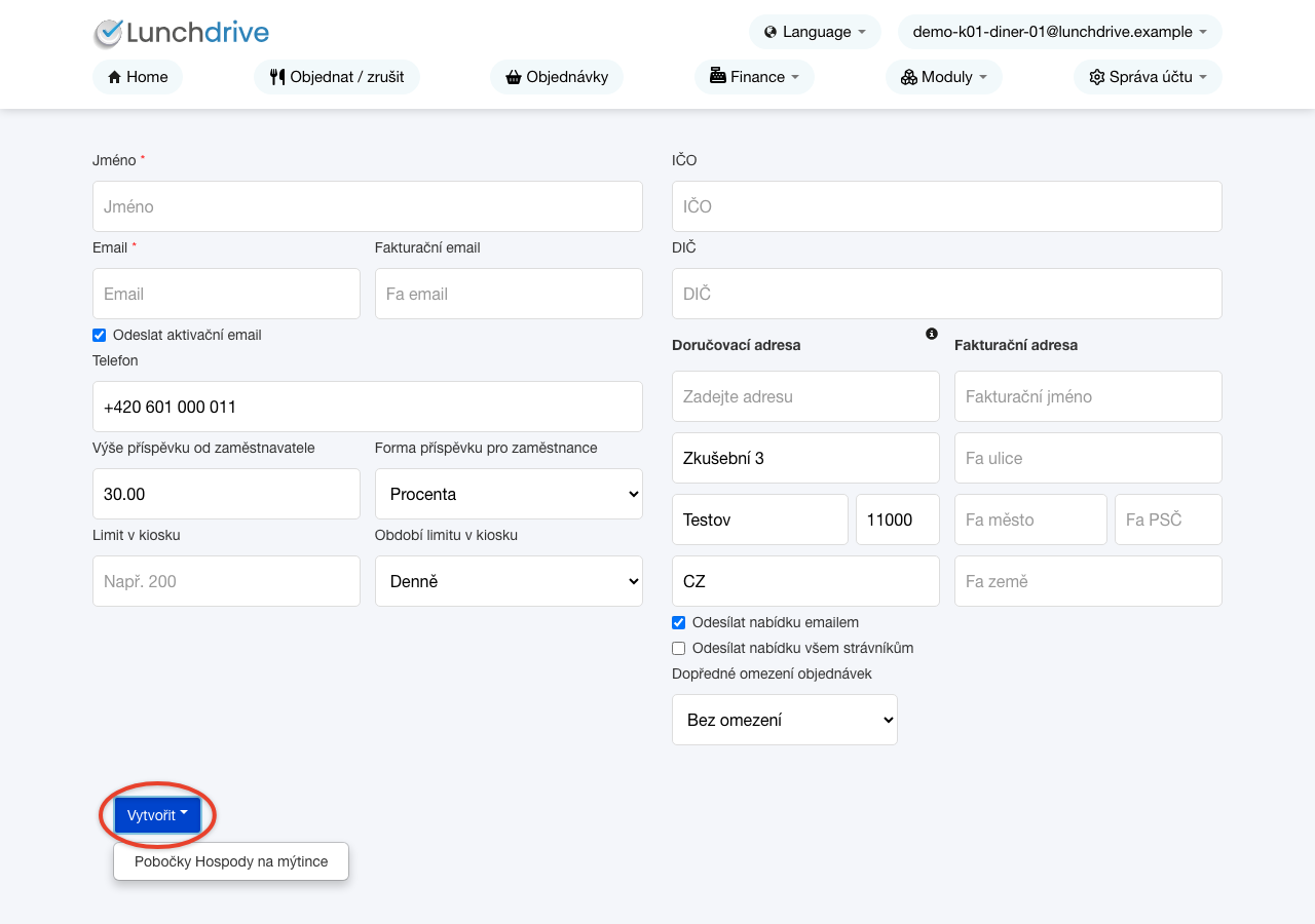 Formulář nového podřízeného klienta s rozbalenou nabídkou skupin u tlačítka Vytvořit